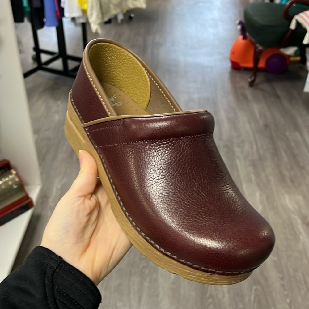 NWB professional cordovan dansko